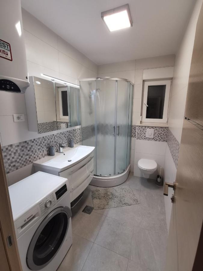 Pinia Apartment *