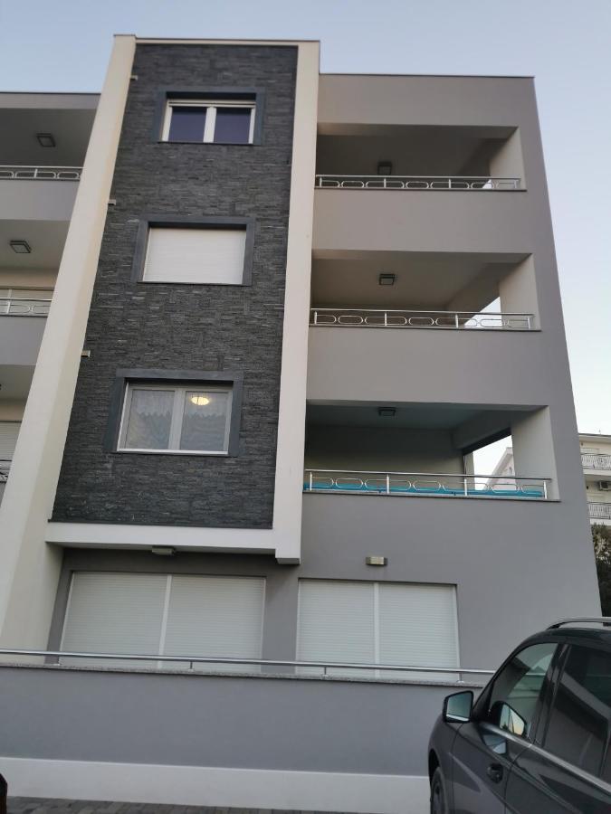 Pinia Apartment *